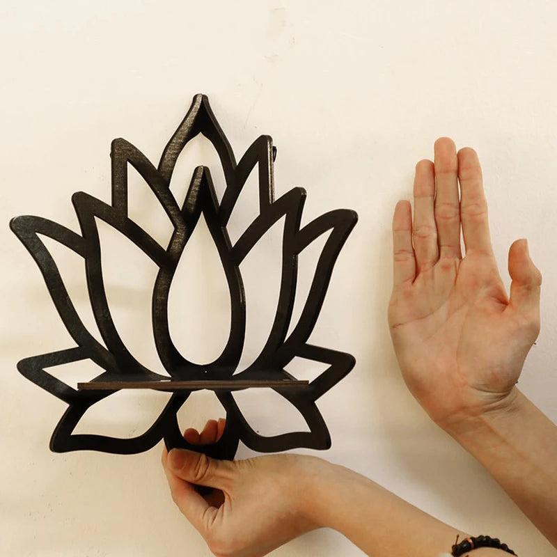 Étagère murale Lotus en bois – Porte-bougies & huiles essentielles