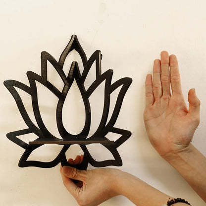 Étagère murale Lotus en bois – Porte-bougies & huiles essentielles